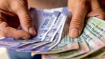 టికెట్ల దందా గుట్టురట్టు - ముగ్గురు అరెస్ట్ టికెట్ల దందా గుట్టురట్టు - ముగ్గురు అరెస్ట్