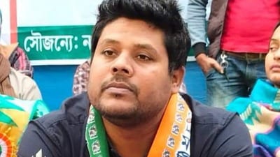 ধৃত সাফিউজ্জামান নওদায় তৃণমূলের ব্লক সভাপতি। এর পাশাপাশি মুর্শিদাবাদ জেলা পরিষদের শিক্ষা কর্মাধ্যক্ষ তিনি। ধৃত সাফিউজ্জামান নওদায় তৃণমূলের ব্লক সভাপতি। এর পাশাপাশি মুর্শিদাবাদ জেলা পরিষদের শিক্ষা কর্মাধ্যক্ষ তিনি।