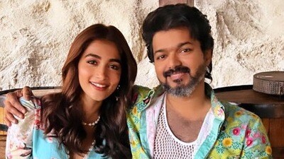 విజయ్ తో పూజ హెగ్డే (x/hegdepooja) విజయ్ తో పూజ హెగ్డే (x/hegdepooja)