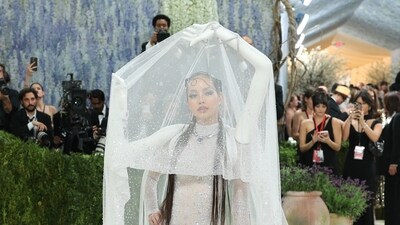 Lisa poses during the Met Gala. (REUTERS)