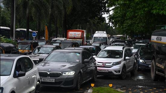 Mumbai, India - Aug 06, 2024: Heavy traffic jams in Bandra-Kurla Complex (BKC) during peak hours due to Metro work and the closure of the Sion Railway Over Bridge (ROB in Mumbai, India.06, 2024. (Photo by Raju Shinde/ Hindustan Times) (Hindustan Times)
