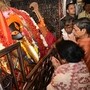 কালীঘাটে সস্ত্রীক পুজো রাজ্যপালের(সৌজন্যে টুইটার)