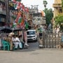 মমতার বাড়ির গলির সামনে থাকা গার্ডরেল সরিয়ে দেওয়া হল।(PTI)