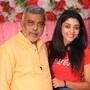 কঠিন সময়ে বাবাকে আগলে রাখলেন দেবলীনা