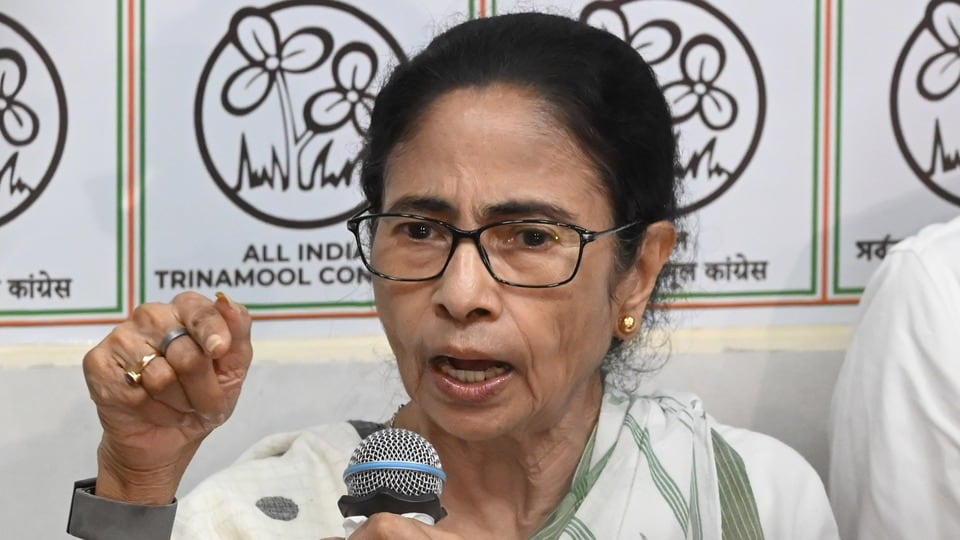 মমতা বন্দ্যোপাধ্যায়ের যাবতীয় অভিযোগ উড়িয়ে দিল নির্বাচন কমিশন। (ছবি সৌজন্য, সমীর জানা/হিন্দুস্তান টাইমস)