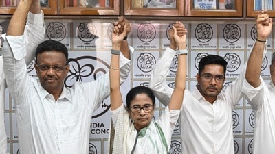 বিধানসভা নির্বাচনে হারের পরে মমতা বন্দ্যোপাধ্যায়। (ফাইল ছবি, সৌজন্যে সমীর জানা/হিন্দুস্তান টাইমস) বিধানসভা নির্বাচনে হারের পরে মমতা বন্দ্যোপাধ্যায়। (ফাইল ছবি, সৌজন্যে সমীর জানা/হিন্দুস্তান টাইমস)
