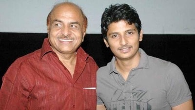 Actor Jiiva: తండ్రి మరణంతో నటుడు జీవా ఎంతలా ఏడుస్తున్నాడో చూడండి.. చెన్నైలో నిర్మాత ఆర్బీ చౌదరి అంత్యక్రియలు Actor Jiiva: తండ్రి మరణంతో నటుడు జీవా ఎంతలా ఏడుస్తున్నాడో చూడండి.. చెన్నైలో నిర్మాత ఆర్బీ చౌదరి అంత్యక్రియలు