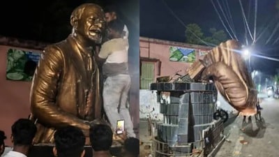 মুর্শিদাবাদের জিয়াগঞ্জে ভাঙা হল লেনিনের মূর্তি। মুর্শিদাবাদের জিয়াগঞ্জে ভাঙা হল লেনিনের মূর্তি।