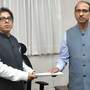মুখ্যমন্ত্রী মমতা বন্দ্যোপাধ্যায়ের মুখ‍্য উপদেষ্টা পদ থেকে ইস্তফা দিলেন দুই অবসরপ্রাপ্ত আইএএস আধিকারিক আলাপন বন্দ্যোপাধ্যায় এবং হরিকৃষ্ণ দ্বিবেদী। 
