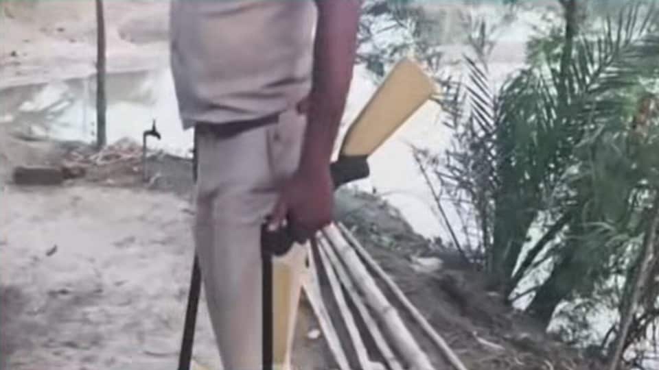 পুলিশ ও সিআরপিএফ-কে লক্ষ্য করে গুলি চালানোর অভিযোগ