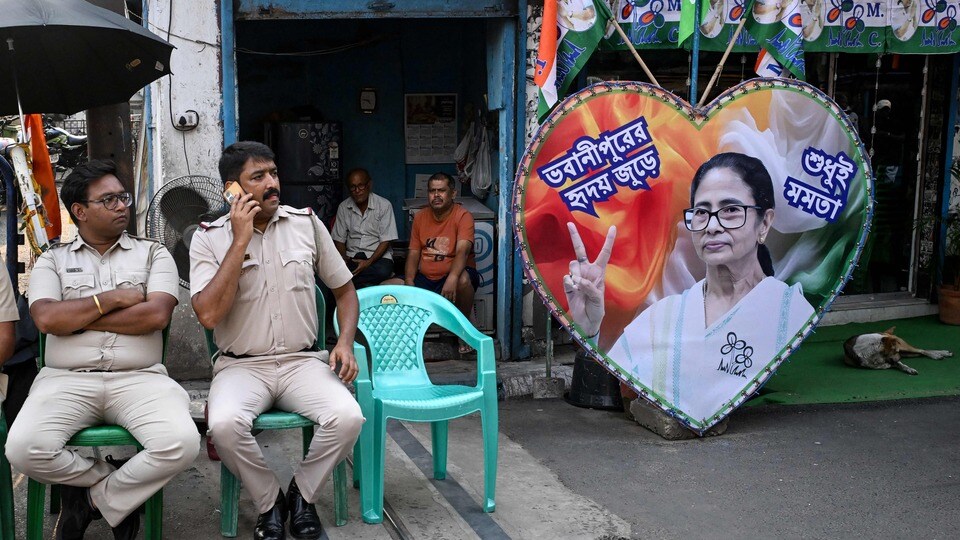 রাজনীতির রং না দেখে হিংসার ঘটনায় পদক্ষেপ করার জন্য নির্দেশ দেওয়া হয়েছে পুলিশকে। (AFP)