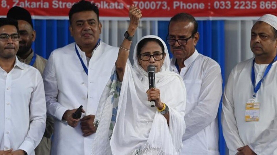 ওয়াইসি অভিযোগ করেন, তৃণমূল কংগ্রেস 'নরম হিন্দুত্ব' গ্রহণ করেছে। (HT_PRINT)