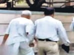 A decade later, court sentences man to life in jail for beheading wife, walking on road carrying the head