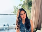 Katrina Kaif dazzles in a denim dress worth  <span class='webrupee'>₹</span>40k. 