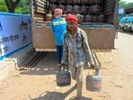 Special focus has been placed on outdoor workers. “Authorities have been directed to issue advisories at construction sites to avoid peak afternoon work hours and ensure access to shade, rest breaks and hydration. The labour department has been tasked with enforcing compliance,” the statement added. (HT Photo)