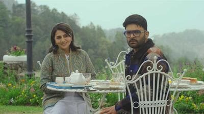 A still from the movie Daadi Ki Shaadi starring Neetu Singh and Kapil Sharma.