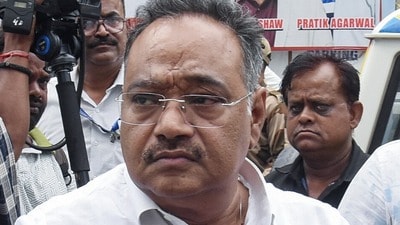 বারাসত-মধ্যমগ্রাম এলাকায় অনুপ্রবেশকারীদের জাল নথি তৈরির বিষয়টি নিয়ে সরব হলেন বিজেপির রাজ্য সভাপতি শমীক ভট্টাচার্য। (Utpal Sarkar) বারাসত-মধ্যমগ্রাম এলাকায় অনুপ্রবেশকারীদের জাল নথি তৈরির বিষয়টি নিয়ে সরব হলেন বিজেপির রাজ্য সভাপতি শমীক ভট্টাচার্য। (Utpal Sarkar)