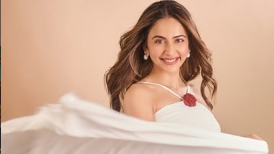 <p>బ్యూటీఫుల్ హీరోయిన్ రకుల్ ప్రీత్ సింగ్ బాలీవుడ్ లోనే సెటిల్ అయిపోయింది. ఈ భామ తెలుగు సినిమాలు చేయడం లేదు. </p> (instagram-Rakul Singh) <p>బ్యూటీఫుల్ హీరోయిన్ రకుల్ ప్రీత్ సింగ్ బాలీవుడ్ లోనే సెటిల్ అయిపోయింది. ఈ భామ తెలుగు సినిమాలు చేయడం లేదు. </p> (instagram-Rakul Singh)