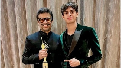 ছেলের সঙ্গে মাধবন। ছেলের সঙ্গে মাধবন।