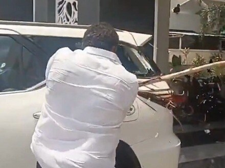 కౌశిక్‌రెడ్డిపై దాడికి యత్నం - కారు అద్దాలు ధ్వంసం