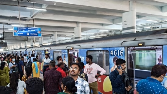 The branch fell on the down line between Tollygunje (Mahanayak Uttam Kumar) and Kudghat (Netaji) stations. (ANI)
