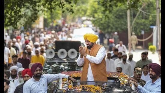 Chief minister Bhagwant Mann greeting supporters during his Shukrana Yatra in Jalandhar on Thursday. (HT Photo)