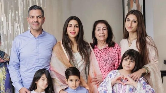 Late Sunjay Kapur (L) with wife Priya Sachdev Kapur (second left), mother Rani Kapur (second right), and his kids. (File Image)