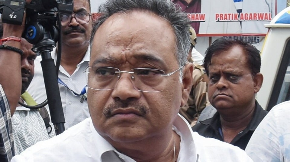 বারাসত-মধ্যমগ্রাম এলাকায় অনুপ্রবেশকারীদের জাল নথি তৈরির বিষয়টি নিয়ে সরব হলেন বিজেপির রাজ্য সভাপতি শমীক ভট্টাচার্য। (Utpal Sarkar)
