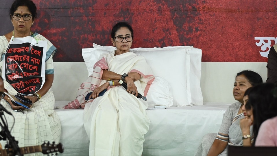প্রাক্তন মুখ্যমন্ত্রী হয়ে গেলেন মমতা বন্দ্যোপাধ্যায়। (ফাইল ছবি, সৌজন্যে সমীর জানা/হিন্দুস্তান টাইমস)