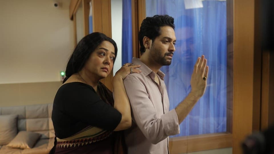 ছবিতে অভিনয় করেছেন বিক্রম চট্টোপাধ্যায়, কিরণ মজুমদার, অপরাজিতা আঢ্য, মমতা শঙ্কর, দেবরাজ ভট্টাচার্য, কাঞ্চন মল্লিক, বিশ্বনাথ বসু-সহ আরও অনেকে। 