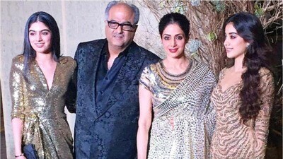 শ্রীদেবী, বনি, খুশি ও জাহ্ববী। শ্রীদেবী, বনি, খুশি ও জাহ্ববী।
