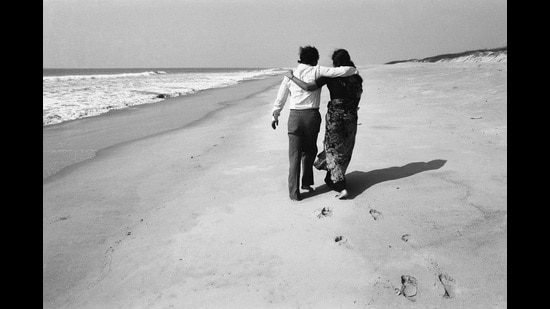 A couple on Konark beach, Orissa, 1977 (Jagdish Agarwal/Dinodia Photos/Getty Images)