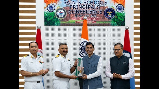 Minister of state for defence Sanjay Seth presented the trophy to the principal, Captain (Indian Navy) Shibu Devasia. (HT Photo)