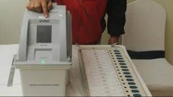 The district police have operationalised 24 checkpoints across the district, including five inter-state nakas. (HT File)