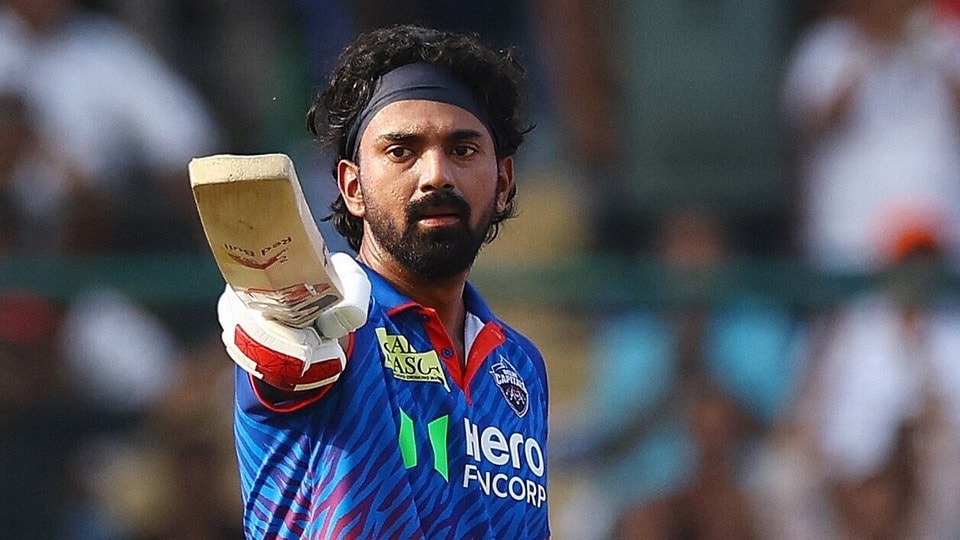 <p>ఢిల్లీ క్యాపిటల్స్ ప్లేయర్ కేఎల్ రాహుల్ జోరుమీదున్నాడు. 10 మ్యాచ్ ల్లో అతను 445 పరుగులు చేశాడు. ఓ సెంచరీతో పాటు మూడు హాఫ్ సెంచరీలు ఖాతాలో వేసుకున్నాడు. </p>