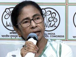 এখনও নিজের সোশ্যাল মিডিয়া অ্যাকাউন্ট থেকে নিজের 'মুখ্যমন্ত্রী' পরিচয় সরালেন না মমতা বন্দ্যোপাধ্যায়। 