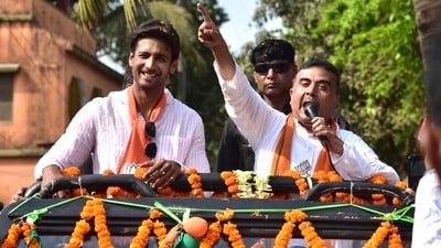 শুভেন্দুর প্রশংসায় কী লিখলেন যশ দাশগুপ্ত?