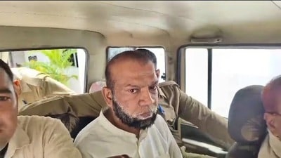 কানপুর পুলিশের জালে হাওয়ালা কেলেঙ্কারির মাস্টারমাইন্ড (সৌজন্যে টুইটার) কানপুর পুলিশের জালে হাওয়ালা কেলেঙ্কারির মাস্টারমাইন্ড (সৌজন্যে টুইটার)