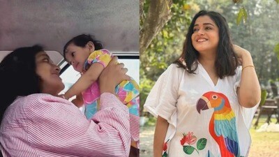 অনিন্দিতা মায়ের পছন্দের কবিতা শোনালেন মেয়েকে!