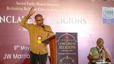 iiMumbai, India - May 09, 2026: Indian vocalist and author T.M. Krishna and former Lieutenant Governor of Delhi Najeeb Jung are gathering for the Conclave of Religions 2026 at J W Merrot, Juhu in Mumbai, India, on Saturday, May 09, 2026. (Photo by Satish Bate/ Hindustan Times) (Hindustan Times) iiMumbai, India - May 09, 2026: Indian vocalist and author T.M. Krishna and former Lieutenant Governor of Delhi Najeeb Jung are gathering for the Conclave of Religions 2026 at J W Merrot, Juhu in Mumbai, India, on Saturday, May 09, 2026. (Photo by Satish Bate/ Hindustan Times) (Hindustan Times)