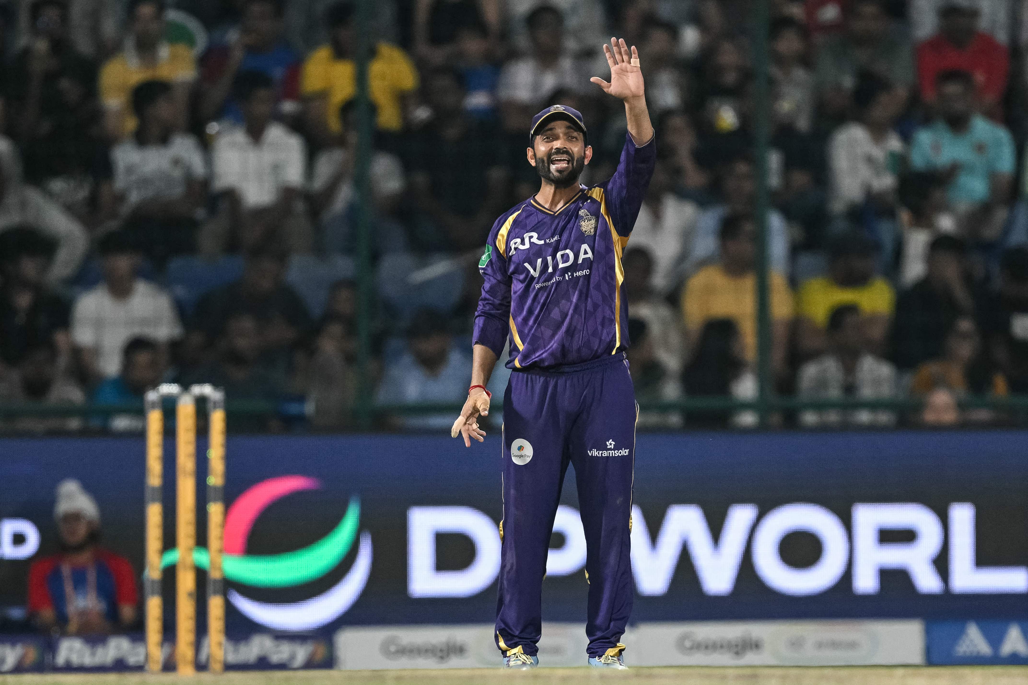 <p>విదేశీ గడ్డపై భారత జట్టు సత్తా చాటడంలో కీలక పాత్ర పోషించి, మిడిలార్డర్ నమ్మకమైన బ్యాటర్గా నిలిచిన టీమిండియా దిగ్గజ బ్యాటర్ అజింక్య రహానే అంతర్జాతీయ క్రికెట్కు వీడ్కోలు పలికిన విషయం తెలిసిందే. 2020-21లో ఆస్ట్రేలియా పర్యటనలో తాత్కాలిక కెప్టెన్గా వ్యవహరించి చారిత్రక బోర్డర్-గవాస్కర్ ట్రోఫీని భారత్కు అందించిన రహానే.. క్రీడా ప్రపంచంలో ఎంతో గౌరవం పొందిన ఆటగాళ్లలో ఒకరిగా నిలిచి జులై 30న ఆట నుంచి తప్పుకున్నారు. ఈ క్రమంలో భారత క్రికెట్ నియంత్రణ మౌలిక మండలి (బీసీసీఐ) నుంచి ఆయనకు ఆర్థికంగా మద్దతు లభించనుంది.</p> <p>విదేశీ గడ్డపై భారత జట్టు సత్తా చాటడంలో కీలక పాత్ర పోషించి, మిడిలార్డర్ నమ్మకమైన బ్యాటర్గా నిలిచిన టీమిండియా దిగ్గజ బ్యాటర్ అజింక్య రహానే అంతర్జాతీయ క్రికెట్కు వీడ్కోలు పలికిన విషయం తెలిసిందే. 2020-21లో ఆస్ట్రేలియా పర్యటనలో తాత్కాలిక కెప్టెన్గా వ్యవహరించి చారిత్రక బోర్డర్-గవాస్కర్ ట్రోఫీని భారత్కు అందించిన రహానే.. క్రీడా ప్రపంచంలో ఎంతో గౌరవం పొందిన ఆటగాళ్లలో ఒకరిగా నిలిచి జులై 30న ఆట నుంచి తప్పుకున్నారు. ఈ క్రమంలో భారత క్రికెట్ నియంత్రణ మౌలిక మండలి (బీసీసీఐ) నుంచి ఆయనకు ఆర్థికంగా మద్దతు లభించనుంది.</p>