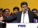 సీఎంగా ప్రమాణ స్వీకారం వేళ విజయ్​..