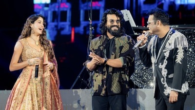 జాన్వీ కపూర్, రామ్ చరణ్, ఏఆర్ రెహ్మాన్ (x/peddi) జాన్వీ కపూర్, రామ్ చరణ్, ఏఆర్ రెహ్మాన్ (x/peddi)