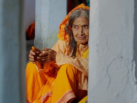 মহিলাদের বয়সকালে হাড় মজবুত রাখতে কী কী করা উচিত? কিছু টিপস একনজরে