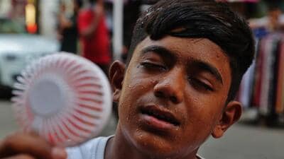 Thane, India - May -11 2026:The temperature has risen again in the state, A boy is seen using a mini fan to cool his face and protect himself from the heat.,in Thane ,in Mumbai, India, on, Monday, May -11, 2026. ( photo by Praful Gangurde / Hindustan Times ) Thane, India - May -11 2026:The temperature has risen again in the state, A boy is seen using a mini fan to cool his face and protect himself from the heat.,in Thane ,in Mumbai, India, on, Monday, May -11, 2026. ( photo by Praful Gangurde / Hindustan Times )