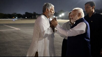 Tanikella Bharani: రాముడు, కృష్ణుడిని చూడలేదు.. కానీ మోదీని తాకాను.. ఆయన చేతిని ముద్దాడాను.. జన్మ ధన్యం: తనికెళ్ళ భరణి Tanikella Bharani: రాముడు, కృష్ణుడిని చూడలేదు.. కానీ మోదీని తాకాను.. ఆయన చేతిని ముద్దాడాను.. జన్మ ధన్యం: తనికెళ్ళ భరణి