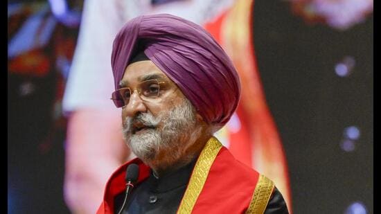 In a recent meeting, Sandhu discussed the modalities of developmental initiatives that could bring transformative changes in the three sub-cities of Dwarka, Rohini and Narela (RAJ K RAJ /HT PHOTO)