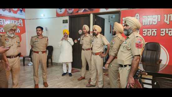 Upon receiving information about the incident, BJP Tarn Taran president Harjit Singh Sandhu reached the spot and a police complaint was filed (HT)
