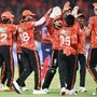 <p><strong>ఎస్​ఆర్​హెచ్-</strong> హైదరాబాద్ కూడా 14 పాయింట్లతో ఆర్సీబీతో సమానంగా ఉన్నప్పటికీ, రన్ రేట్ (+0.737) తక్కువగా ఉండటం వల్ల రెండో స్థానంలో ఉంది. ఈ జట్టు తమ చివరి మూడు మ్యాచ్‌ల్లో రెండింటిలో గెలిస్తే ప్లేఆఫ్స్ బెర్తు ఖాయమవుతుంది. మే 22న ఆర్సీబీతో జరగనున్న చివరి లీగ్ మ్యాచ్ ఈ జట్టు ‘క్వాలిఫైయర్ 1’ స్థానాన్ని నిర్ణయించే అవకాశం ఉంది.</p>