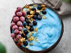 To maintain fitness, Siddhartha Singh suggests packing Greek yoghurt with fruit for office. (Freepik)